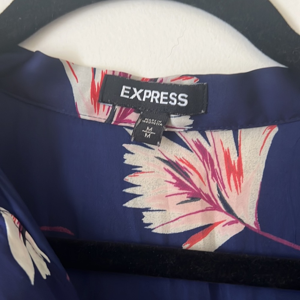 Express Floral Button down - Picture 2 of 3
